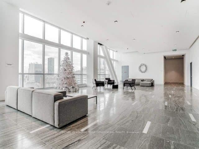 488 University Avenue, Unit 2312 thumbnail 13