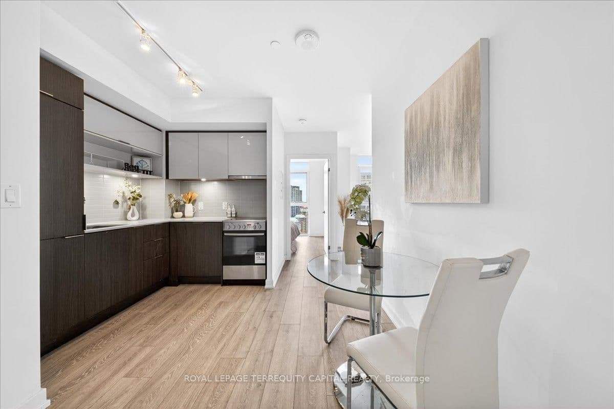 159 Wellesley Street E, Unit 3002 thumbnail 11