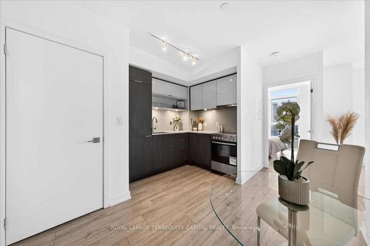 159 Wellesley Street E, Unit 3002 thumbnail 12