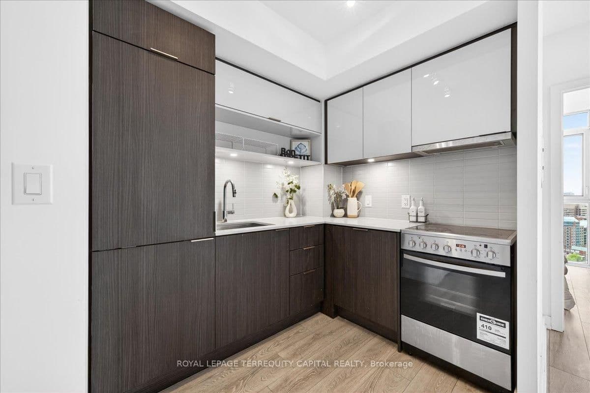 159 Wellesley Street E, Unit 3002 thumbnail 13