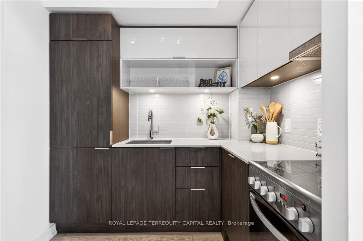 159 Wellesley Street E, Unit 3002 thumbnail 26