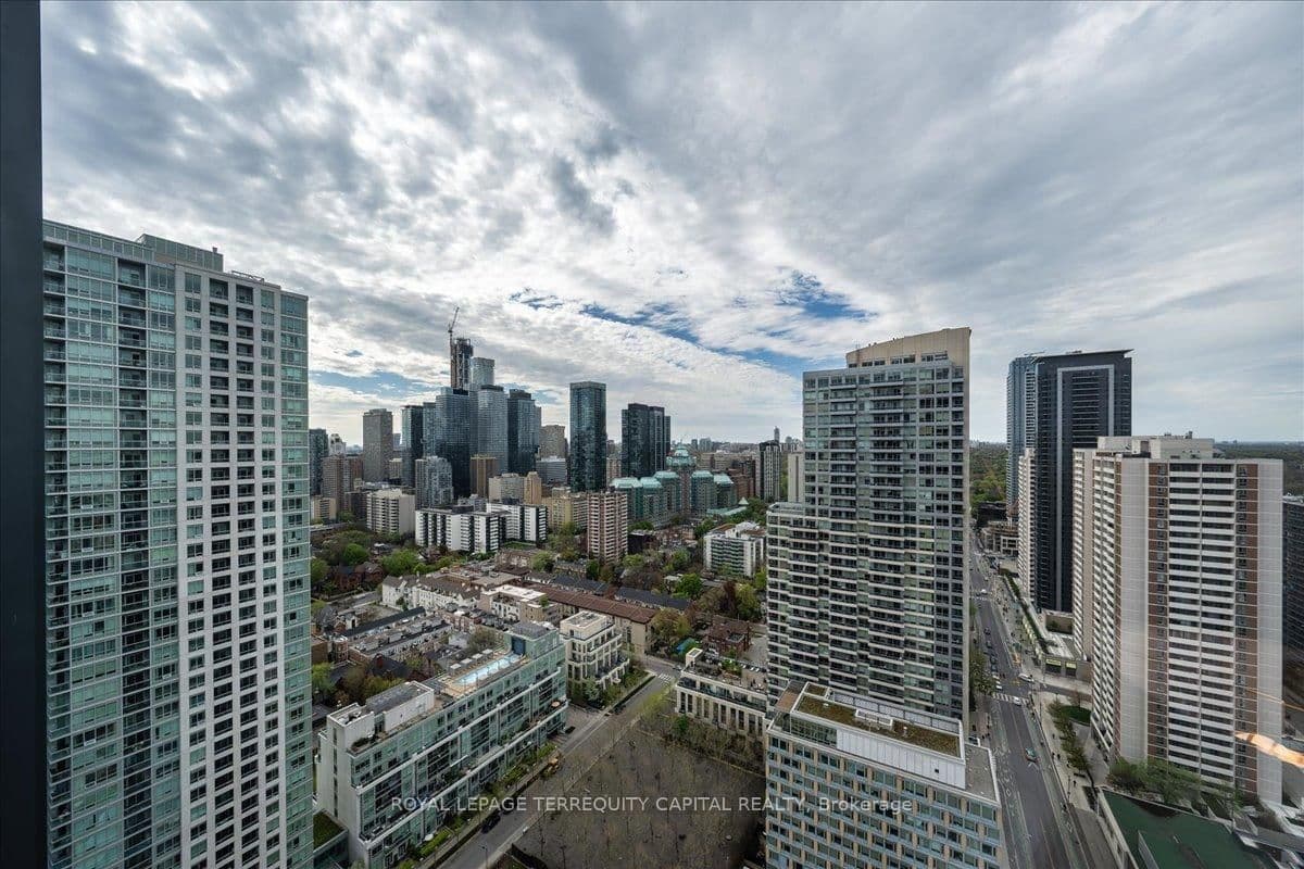 159 Wellesley Street E, Unit 3002 thumbnail 27