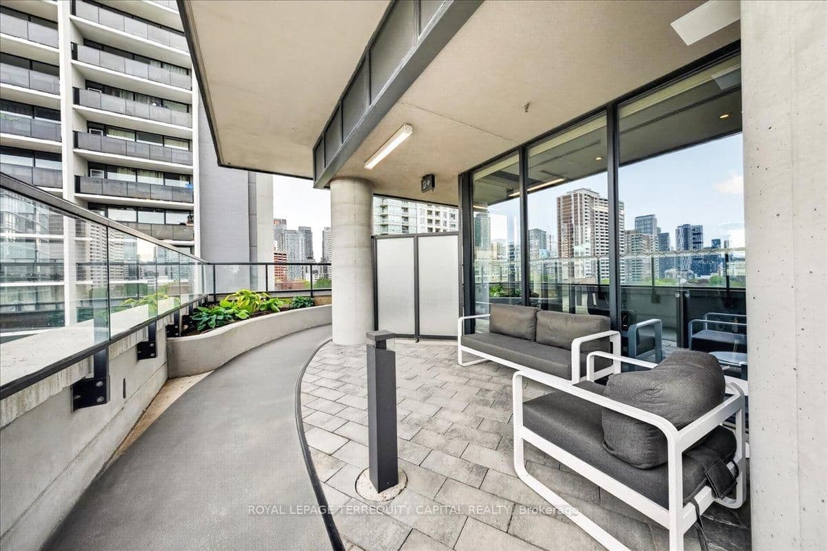159 Wellesley Street E, Unit 3002 thumbnail 43