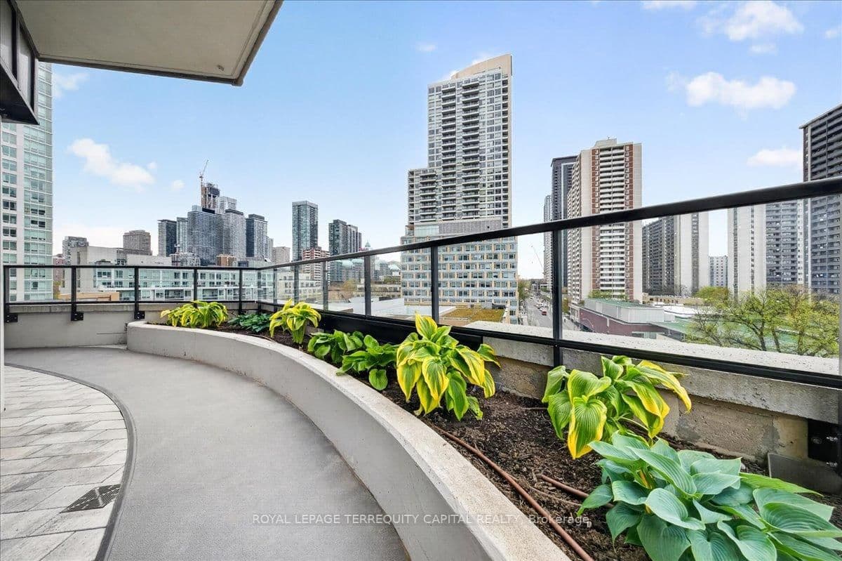 159 Wellesley Street E, Unit 3002 thumbnail 46