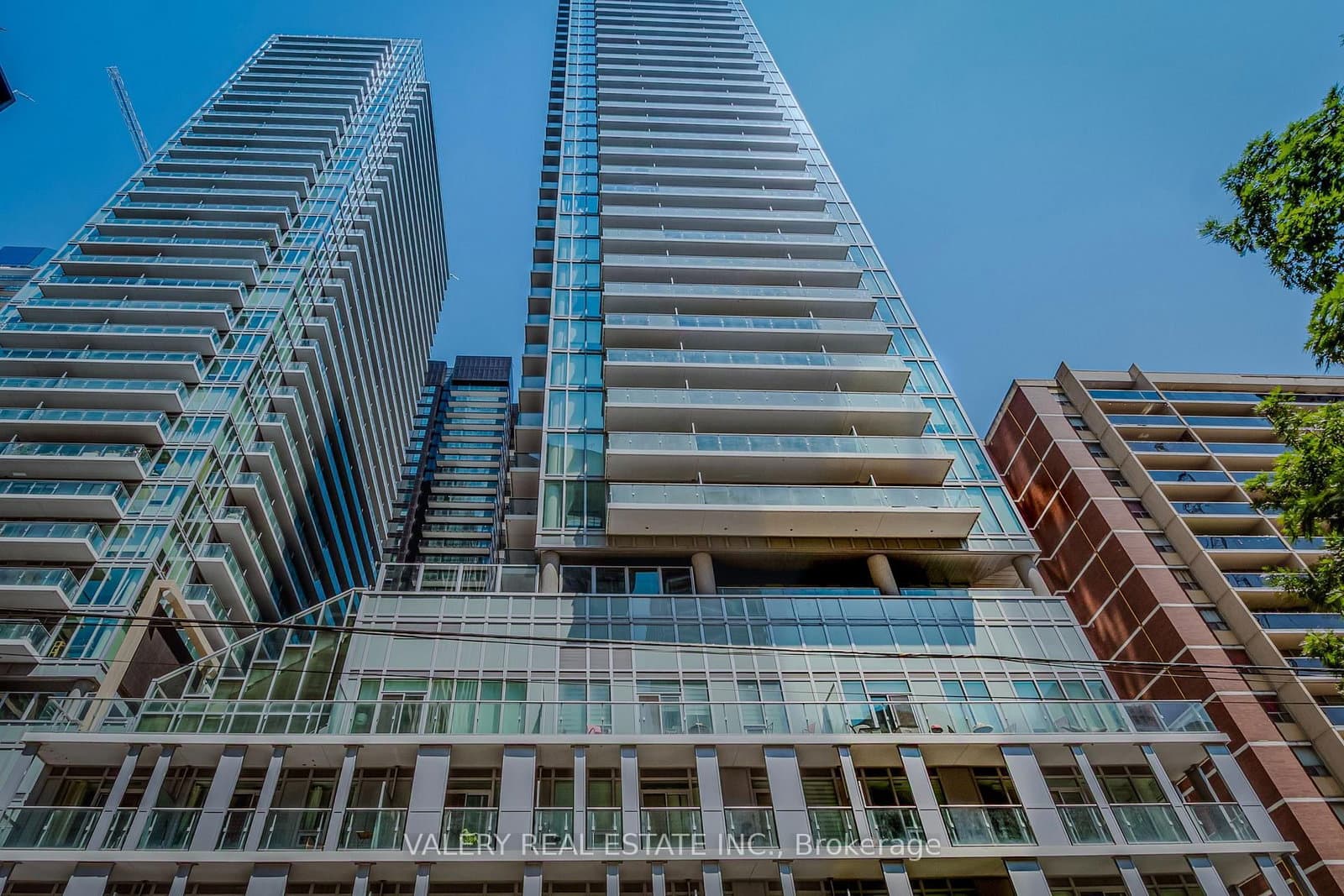 99 Broadway Avenue, Unit 2001