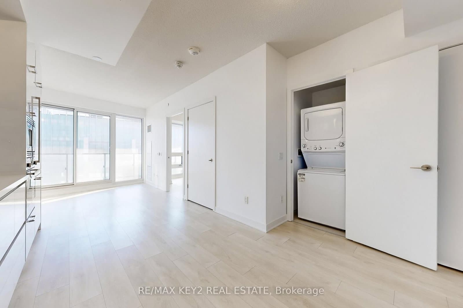 2221 Yonge Street, Unit 4904 thumbnail 11