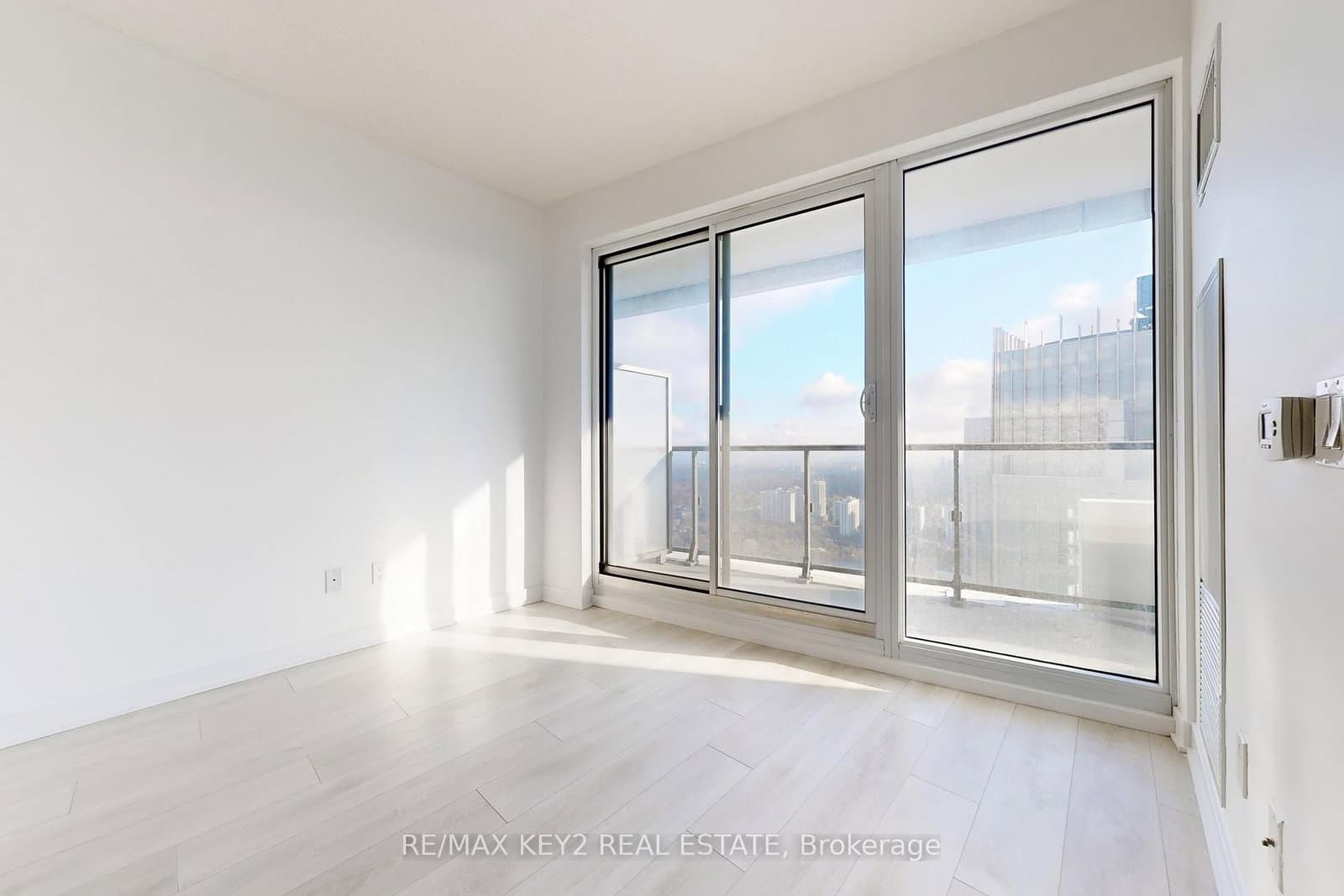2221 Yonge Street, Unit 4904 thumbnail 3
