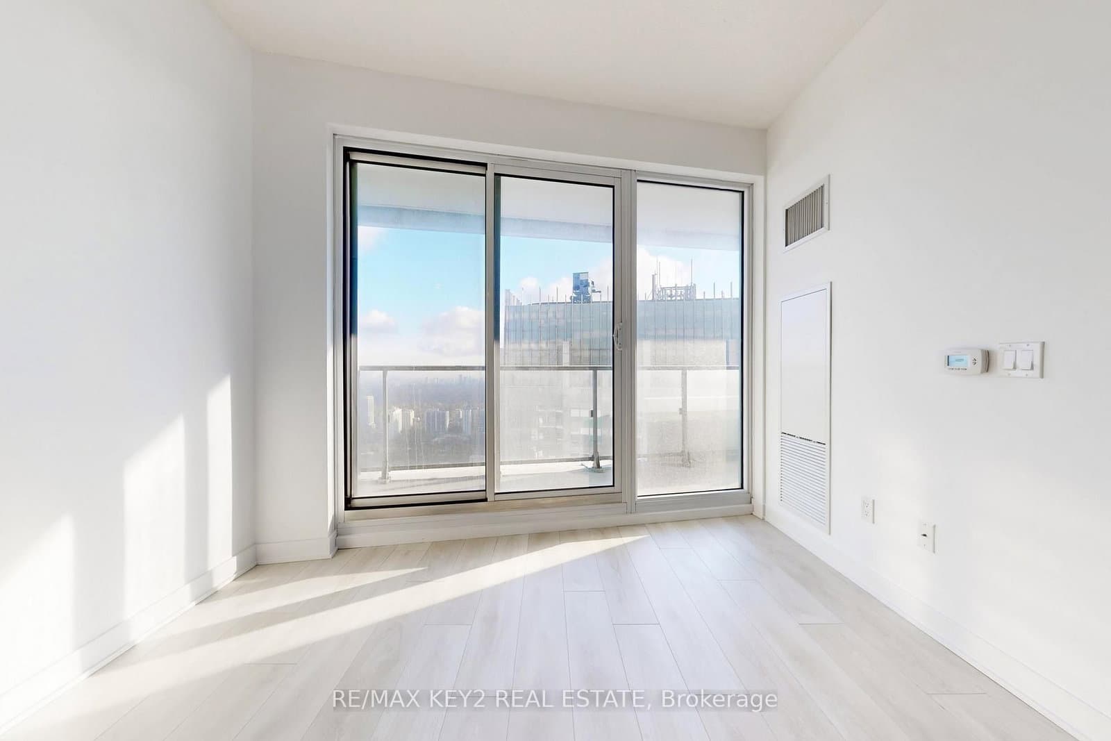 2221 Yonge Street, Unit 4904 thumbnail 4