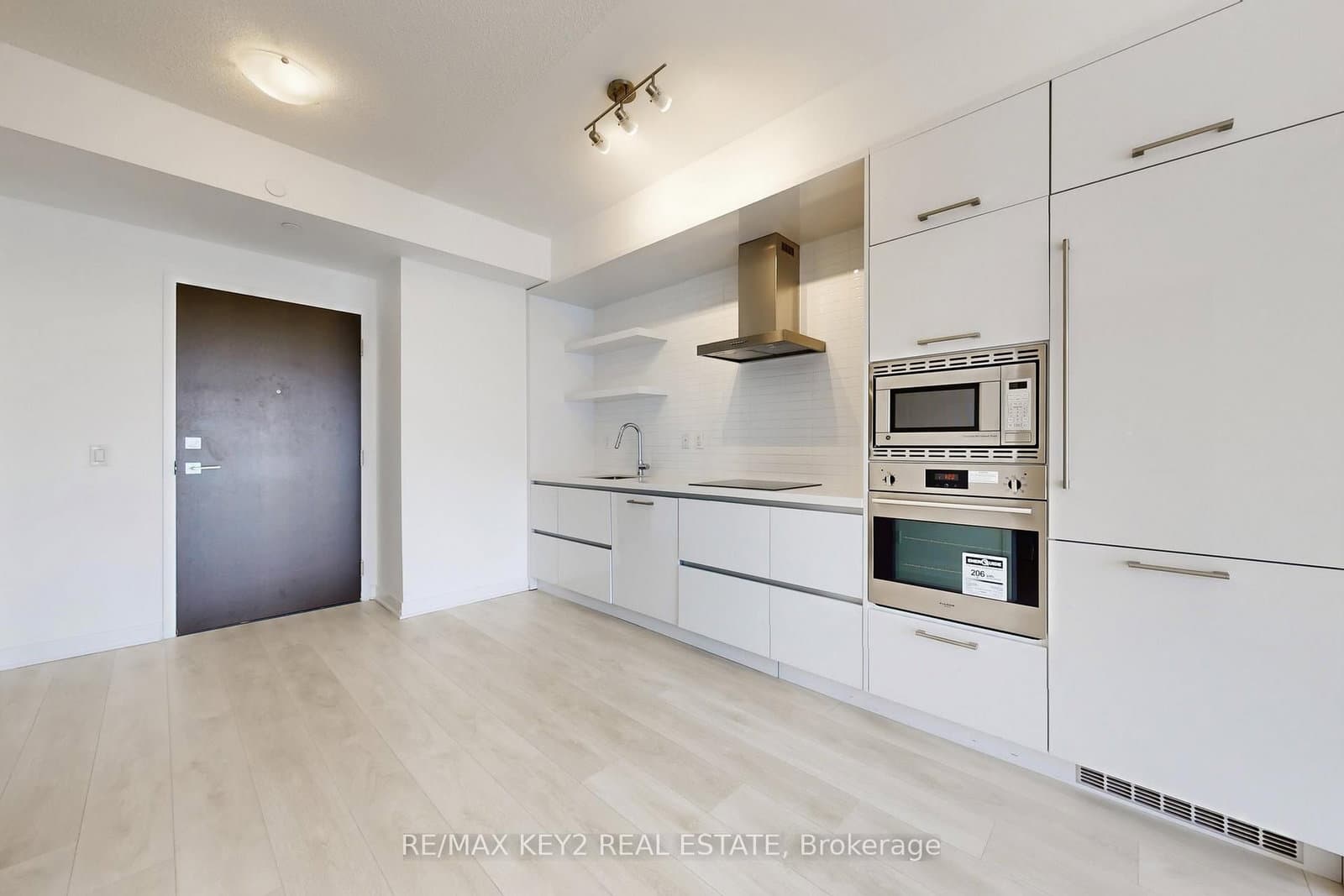 2221 Yonge Street, Unit 4904 thumbnail 9