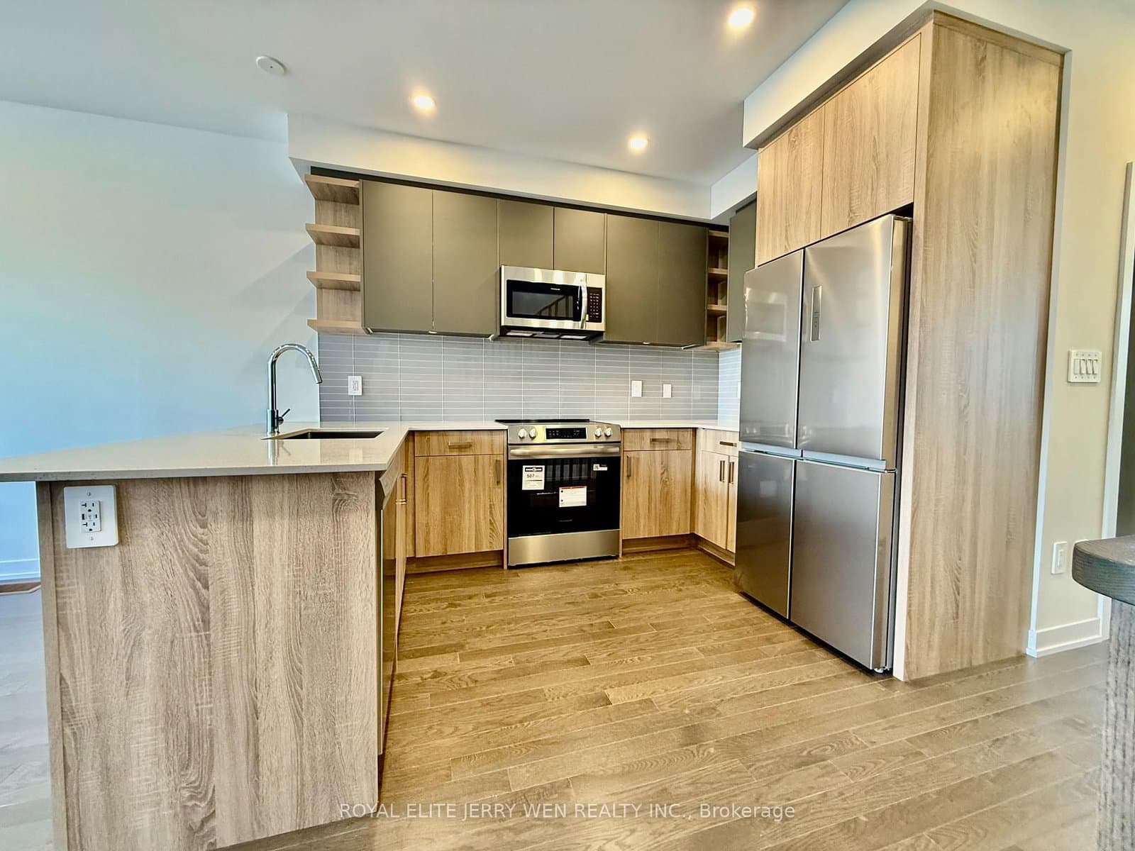 46 Green Gardens Boulevard thumbnail 4