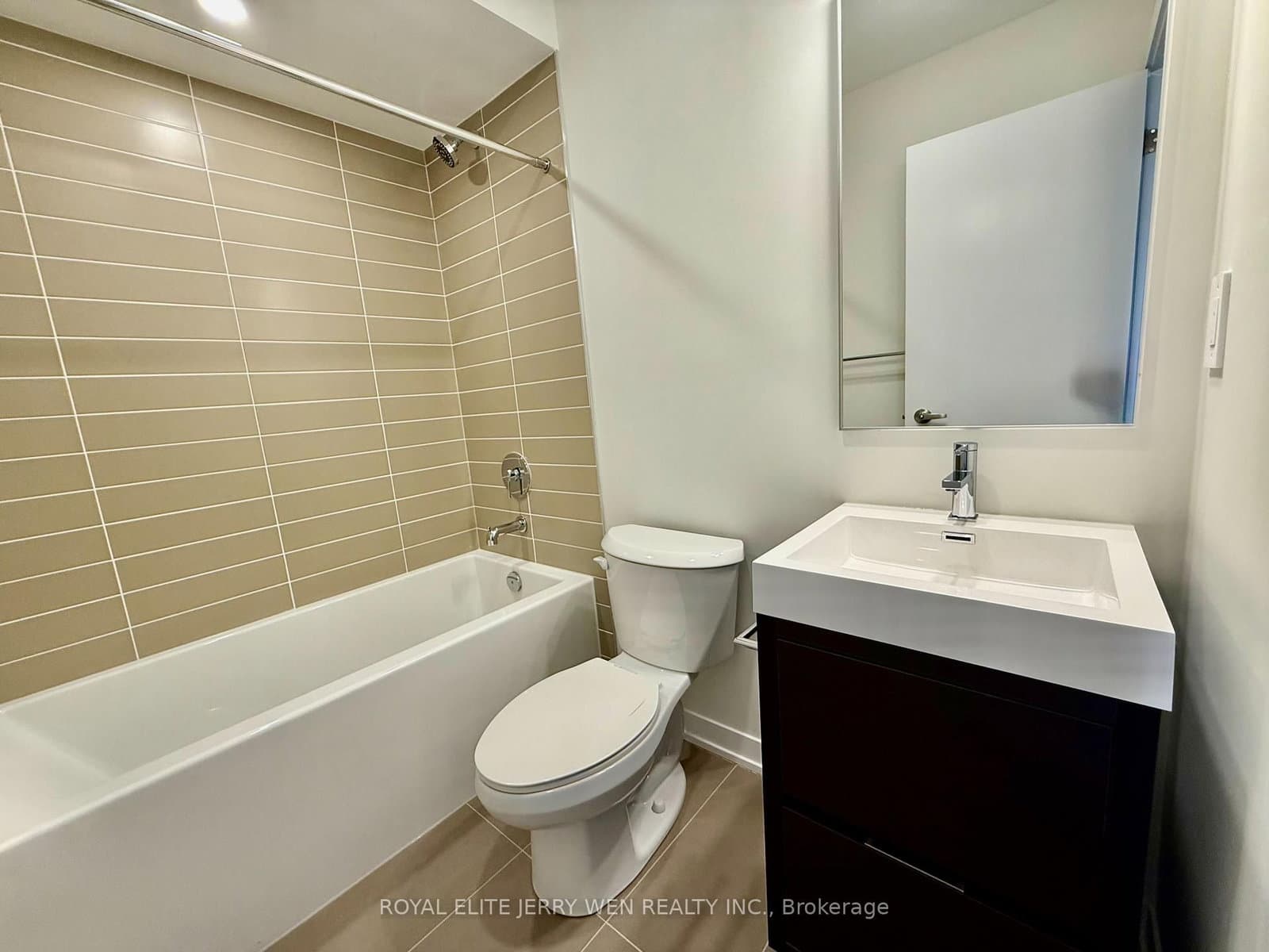 46 Green Gardens Boulevard thumbnail 9