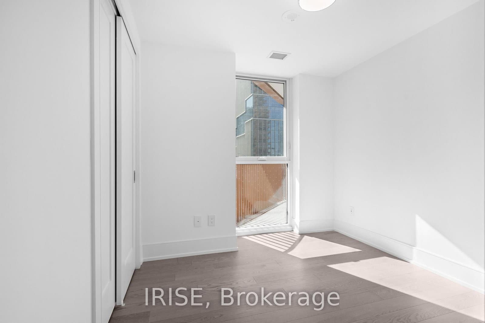 155 Merchants' Wharf, Unit 219 thumbnail 16