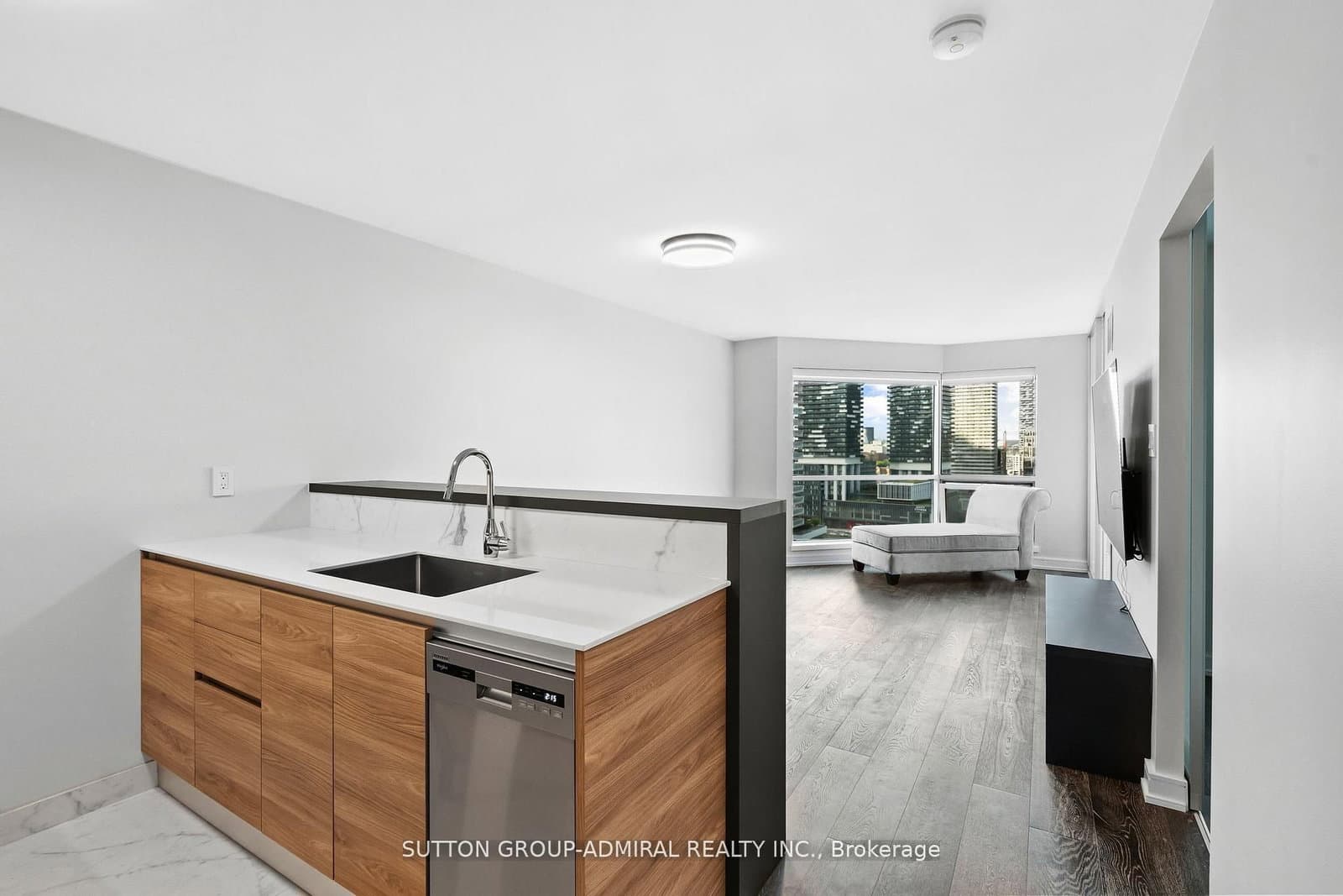 10 Yonge Street, Unit 1910 thumbnail 2