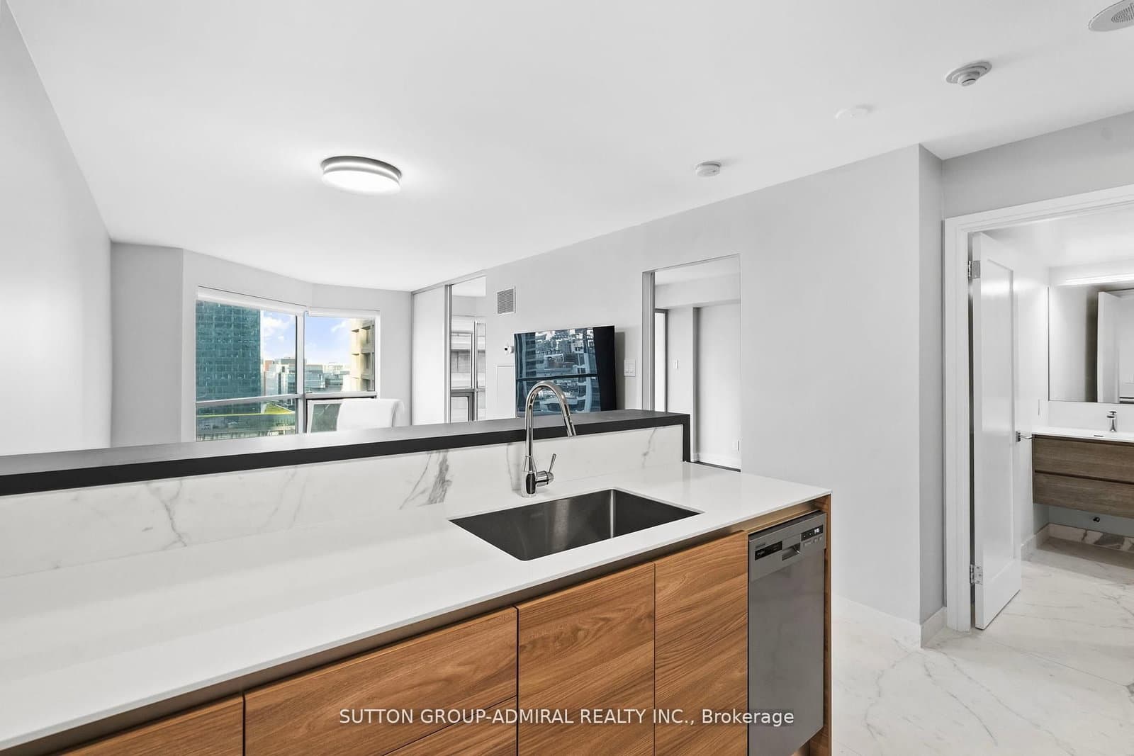 10 Yonge Street, Unit 1910 thumbnail 4