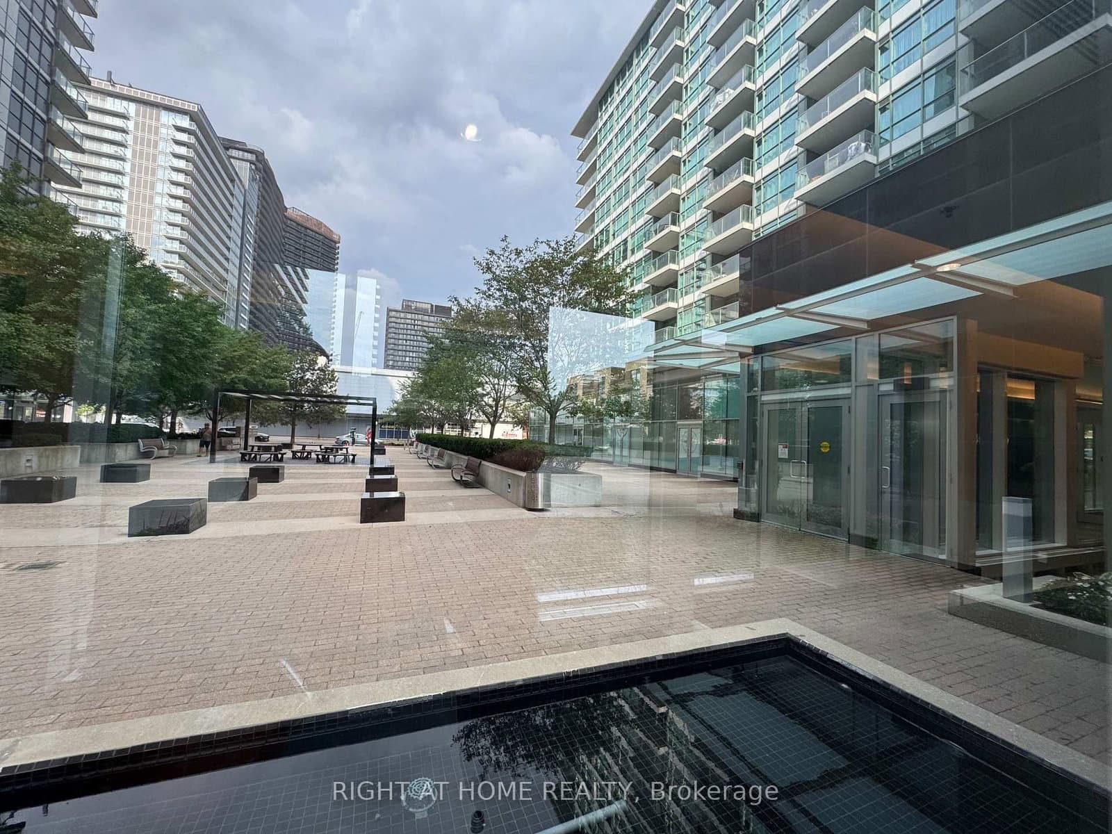 15 Singer Court, Unit 916 - Image 1