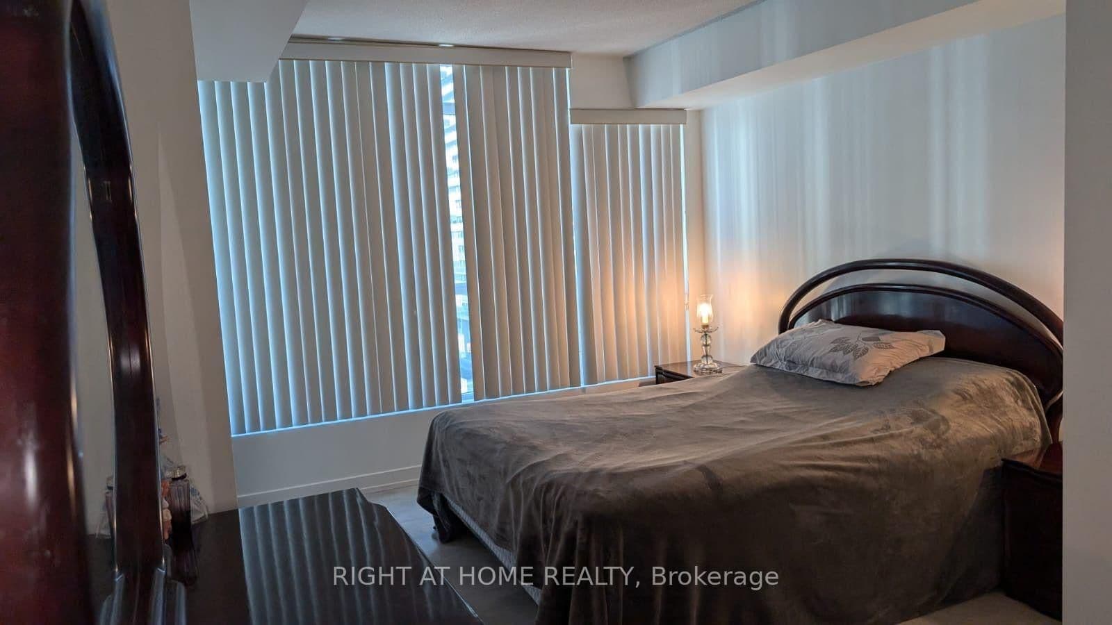 15 Singer Court, Unit 916 thumbnail 2