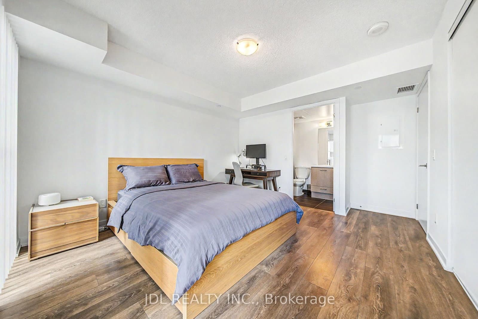 87 Peter Street, Unit 1411 thumbnail 17