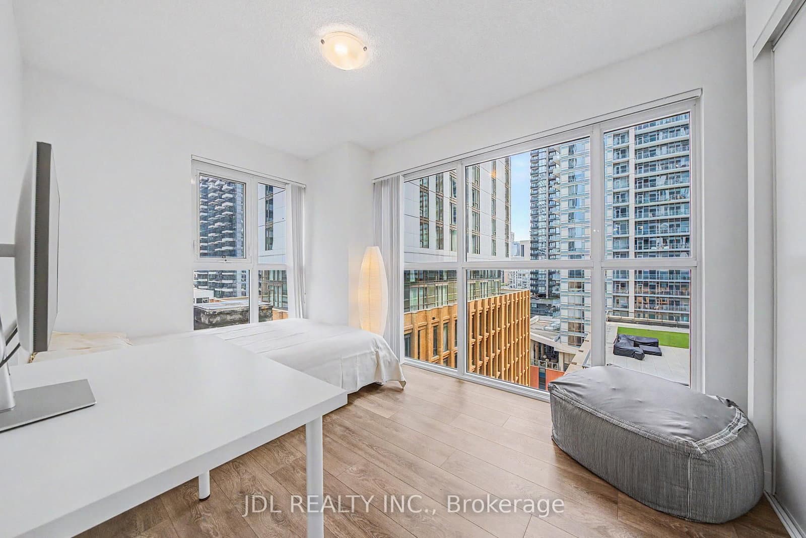 87 Peter Street, Unit 1411 thumbnail 20