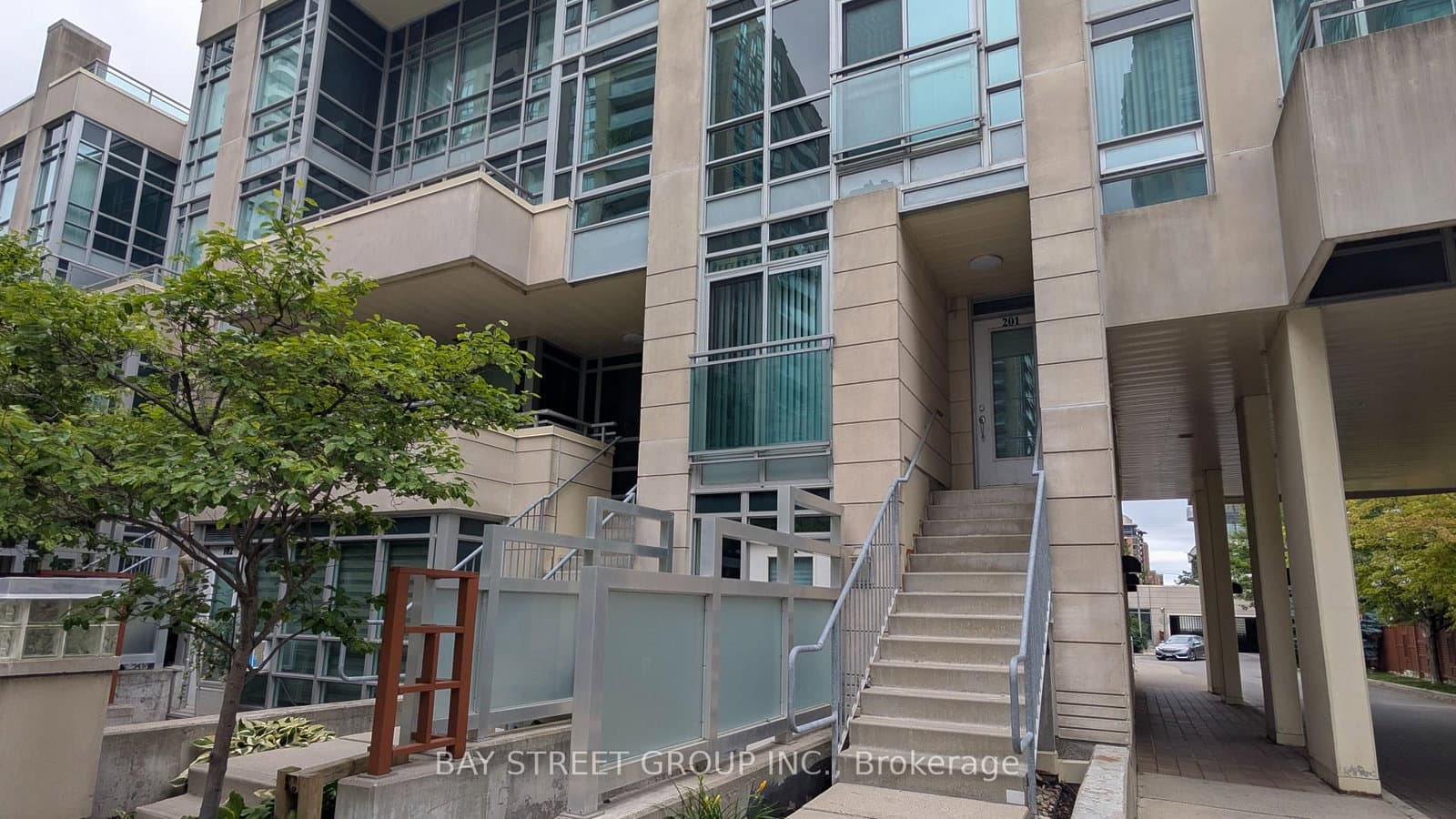 21 Olive Avenue, Unit TH201 thumbnail 2