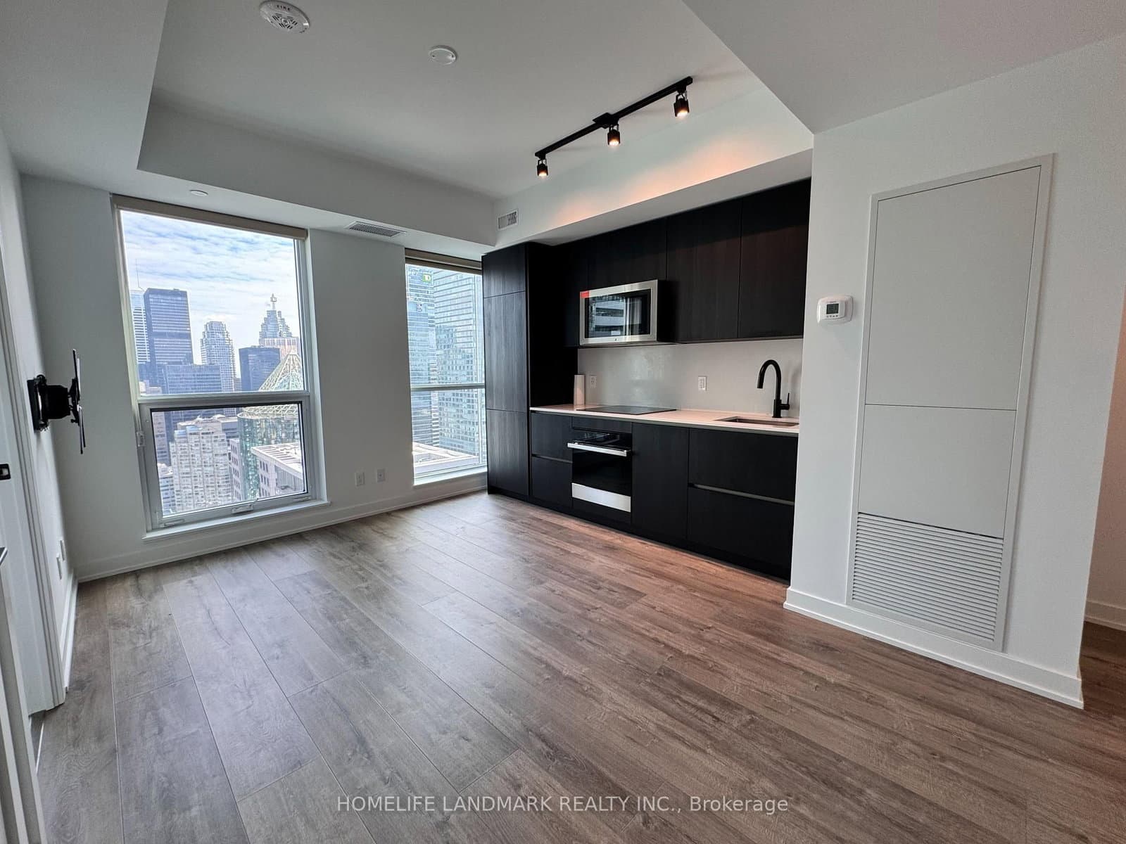 327 King Street, Unit 4001 thumbnail 2