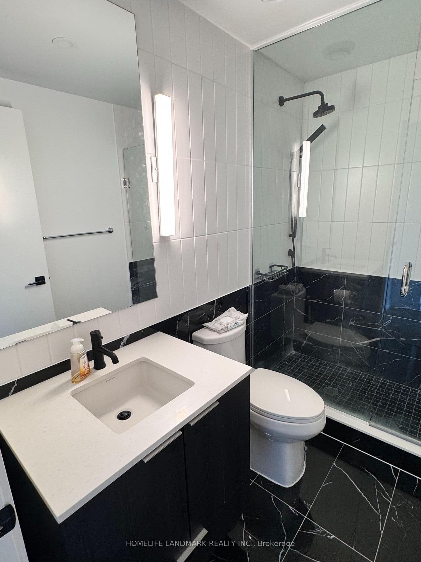 327 King Street, Unit 4001 thumbnail 4