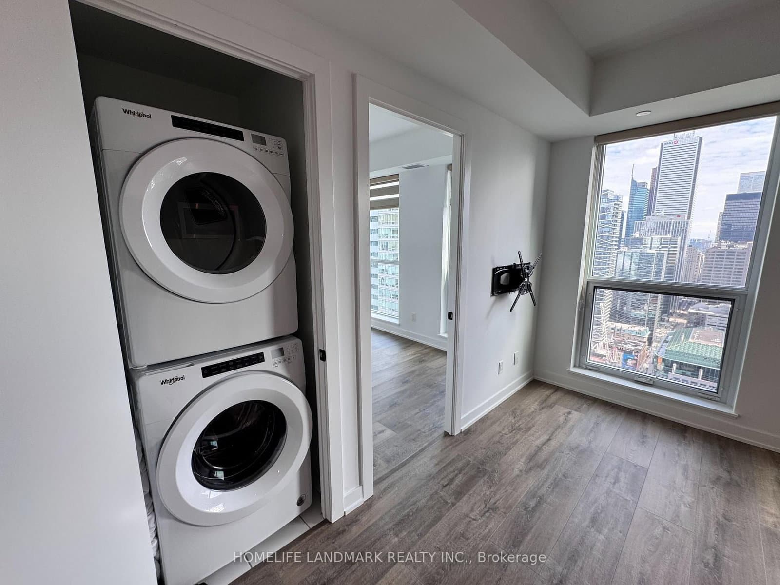 327 King Street, Unit 4001 thumbnail 5