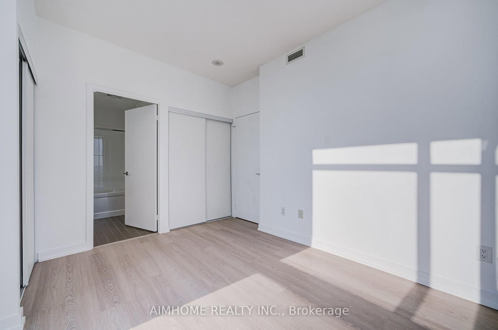 29 Singer Court, Unit 2109 thumbnail 4