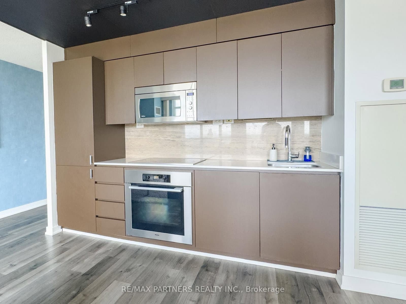 15 Iceboat Terrace, Unit 1806 thumbnail 6