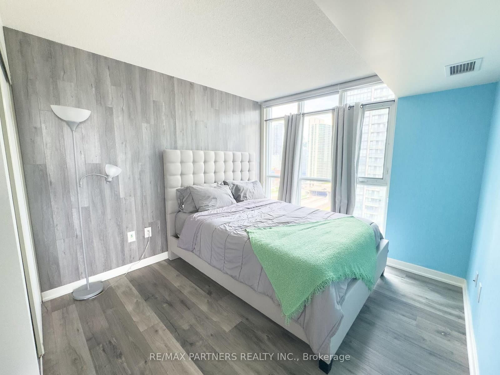 15 Iceboat Terrace, Unit 1806 thumbnail 7