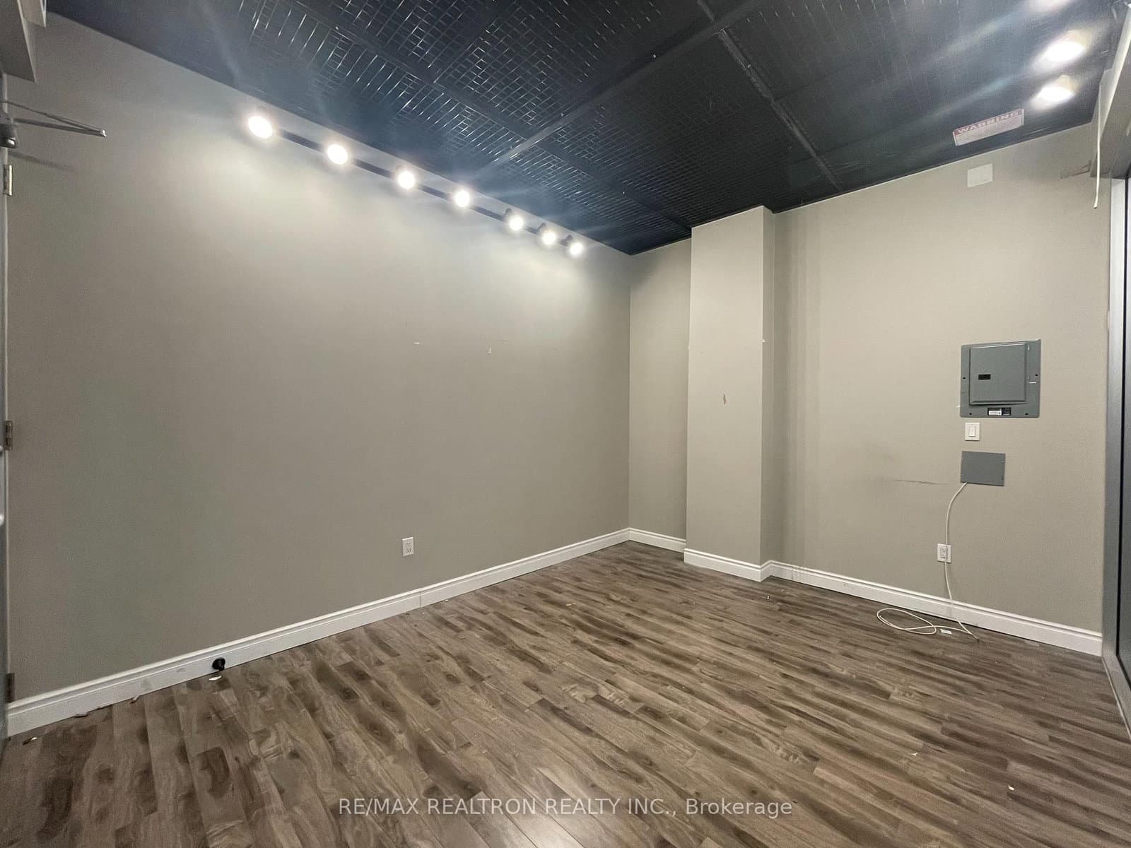 384 Yonge Street, Unit 93 thumbnail 21