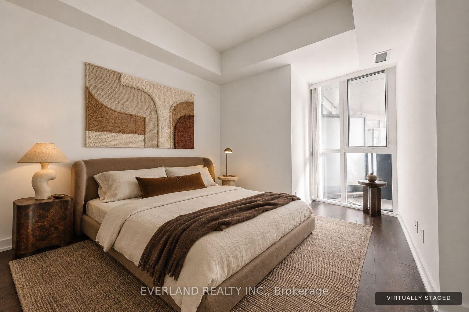 20 Bruyeres Mews, Unit 201 thumbnail 3