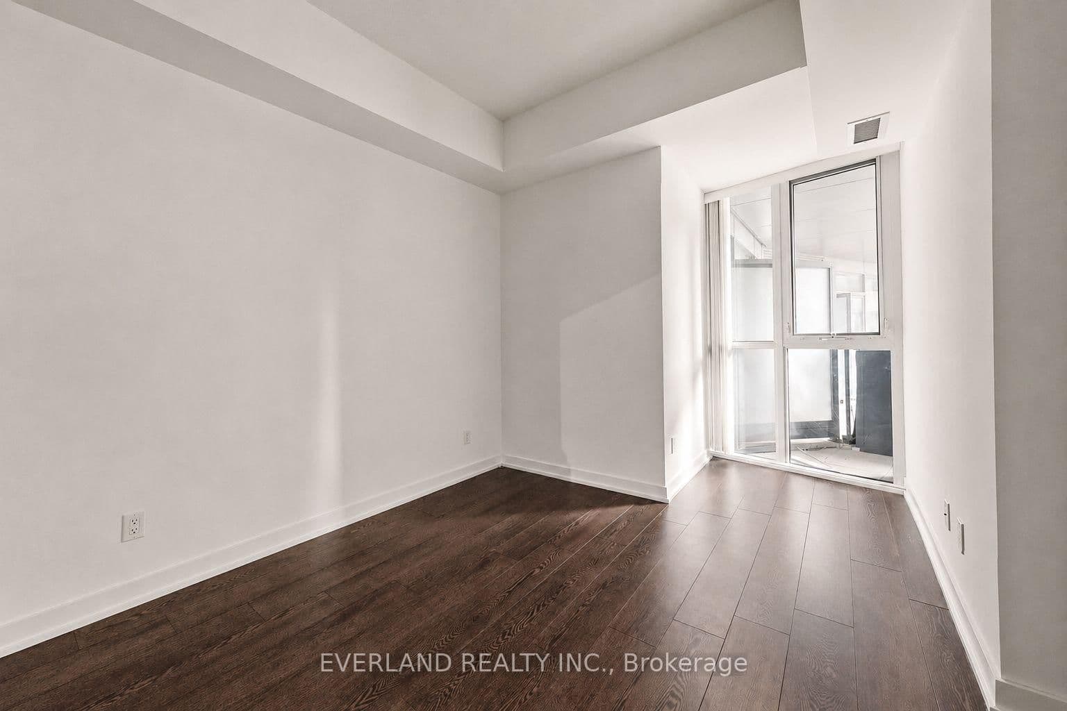 20 Bruyeres Mews, Unit 201 thumbnail 4