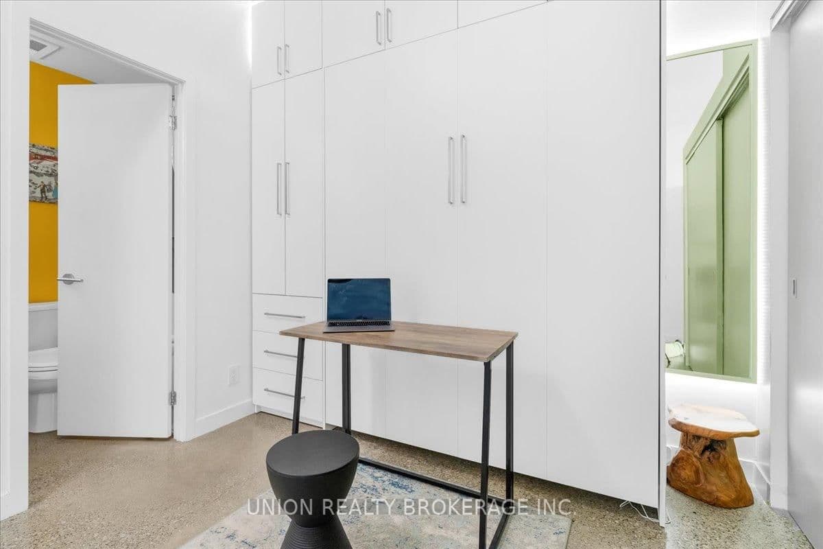 569 King Street E, Unit 404 thumbnail 20