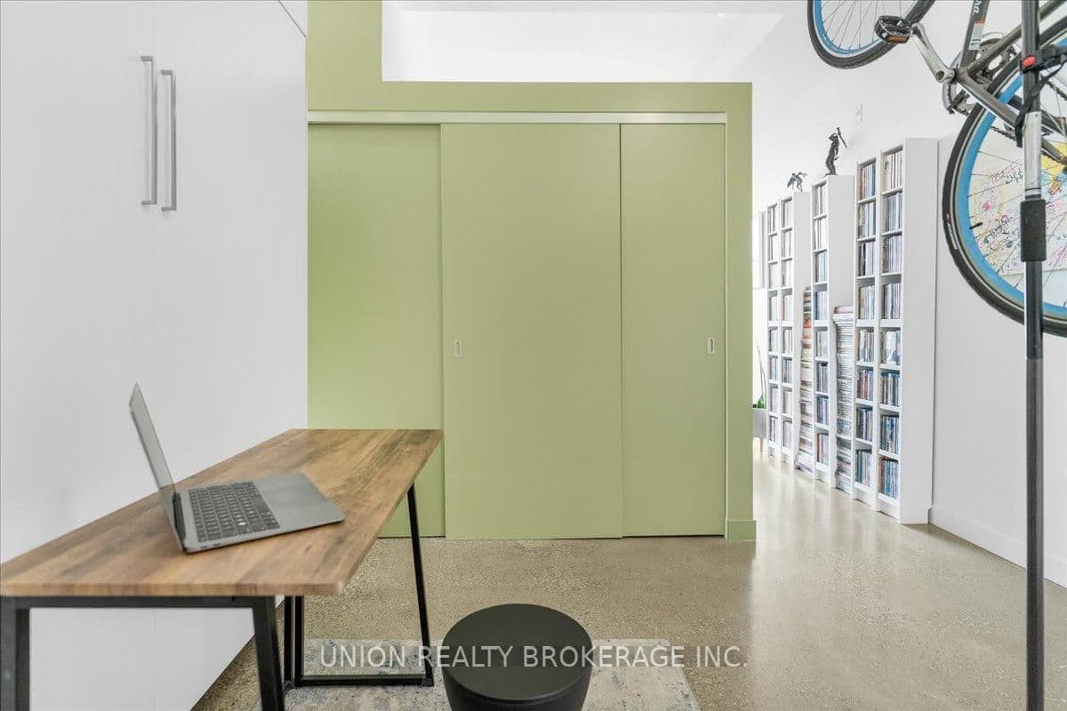 569 King Street E, Unit 404 thumbnail 21