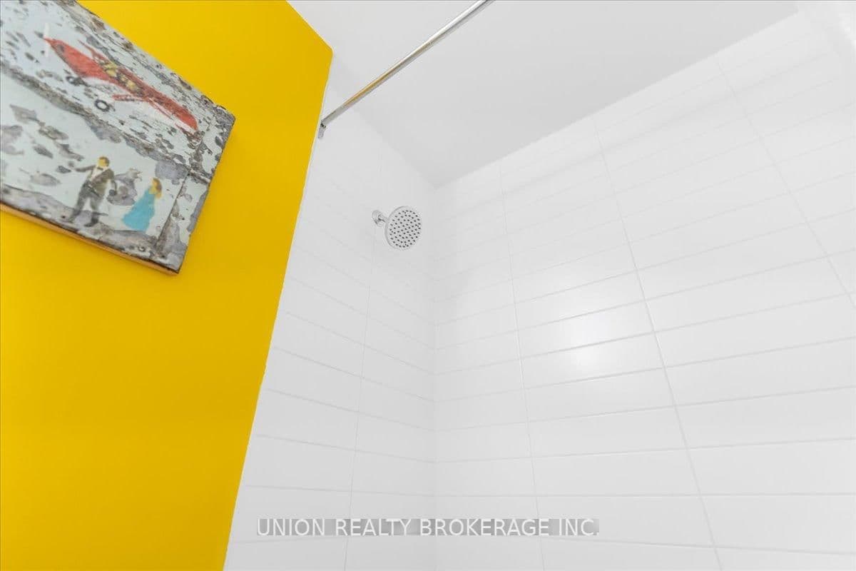 569 King Street E, Unit 404 thumbnail 28