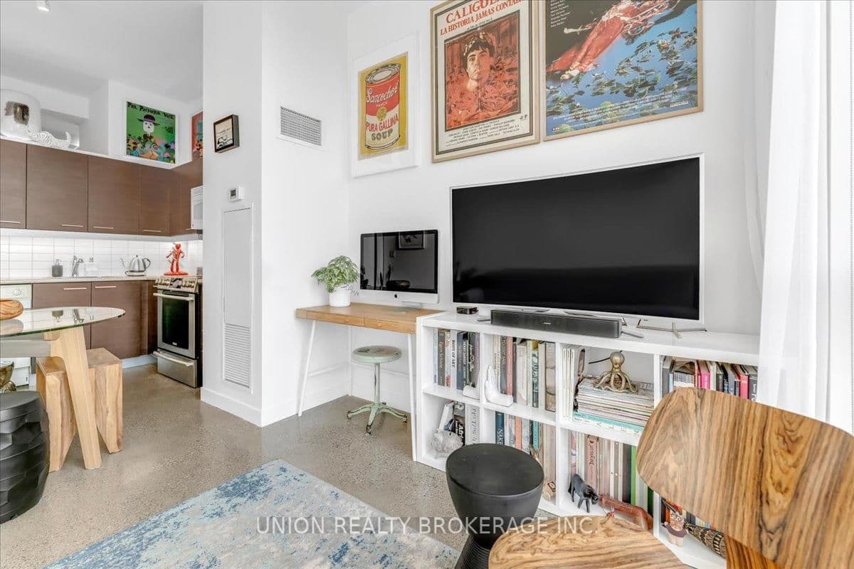 569 King Street E, Unit 404 thumbnail 9