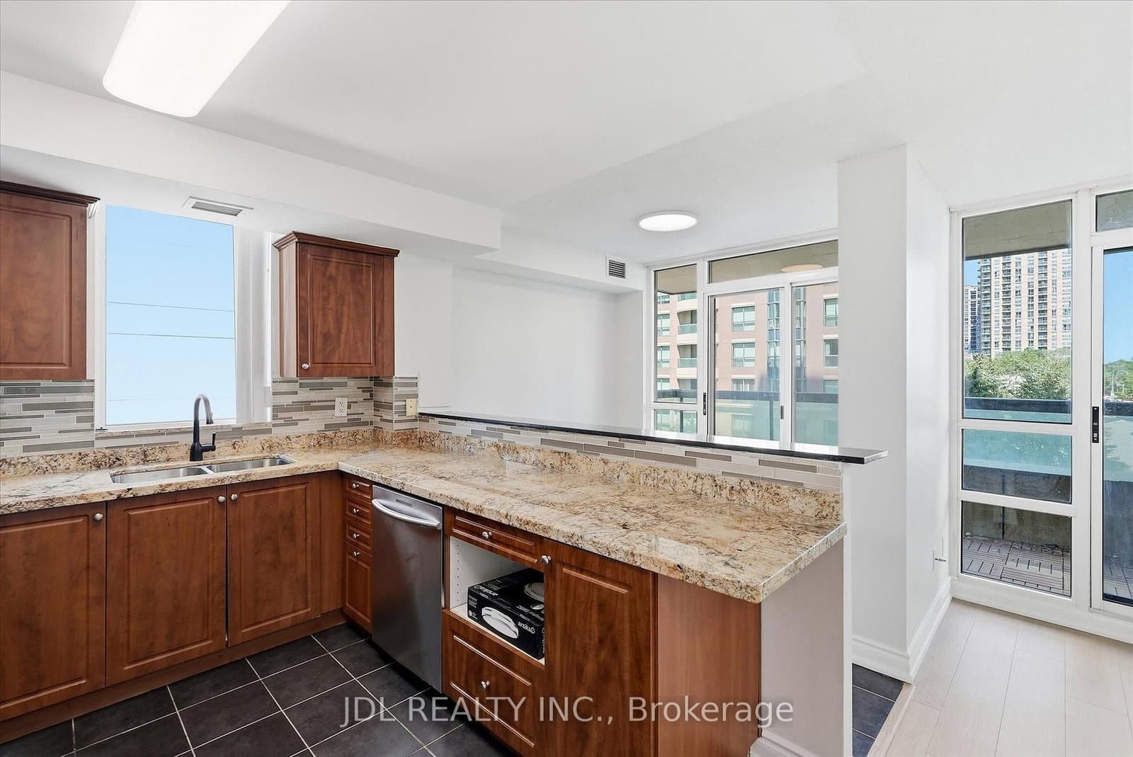 503 Beecroft Road, Unit 516 thumbnail 10