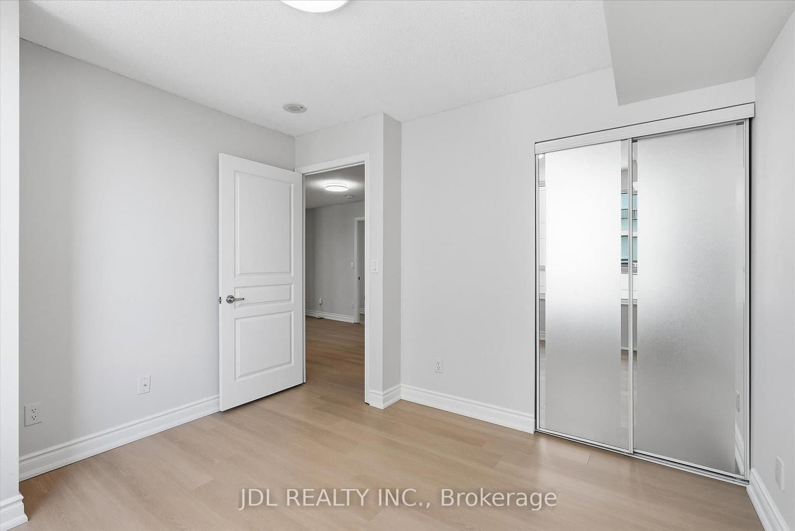 503 Beecroft Road, Unit 516 thumbnail 19