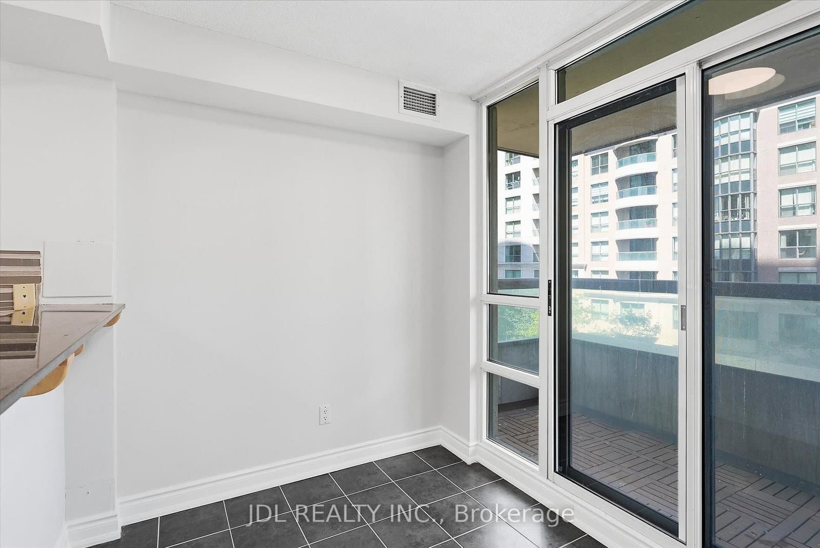 503 Beecroft Road, Unit 516 thumbnail 22