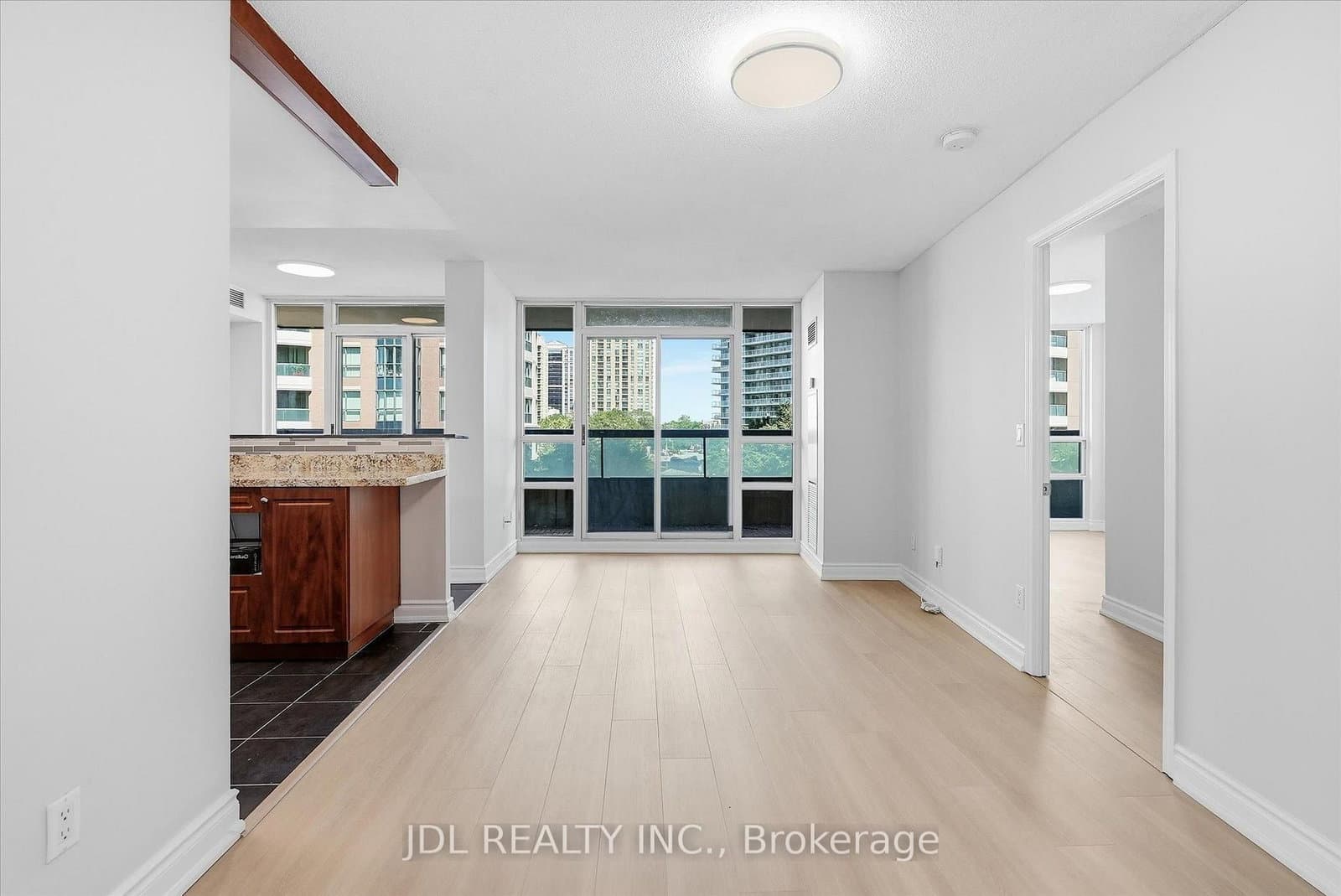 503 Beecroft Road, Unit 516 thumbnail 3