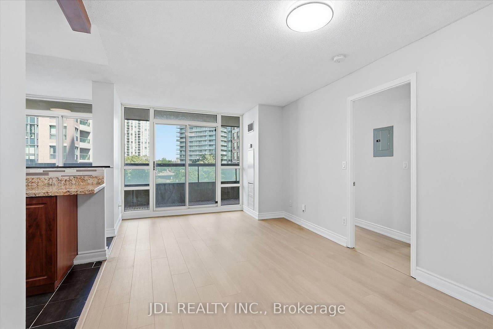 503 Beecroft Road, Unit 516 thumbnail 4