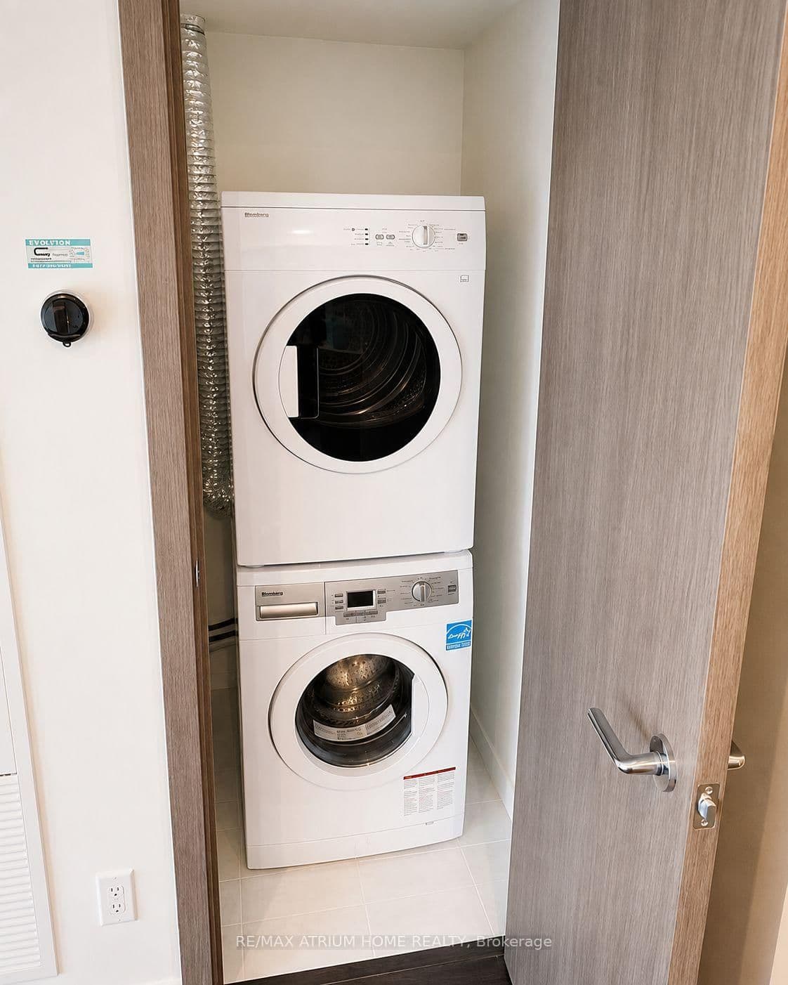 17 Bathurst Street, Unit 909 thumbnail 8
