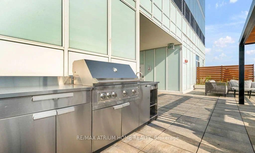 17 Bathurst Street, Unit 909 thumbnail 9
