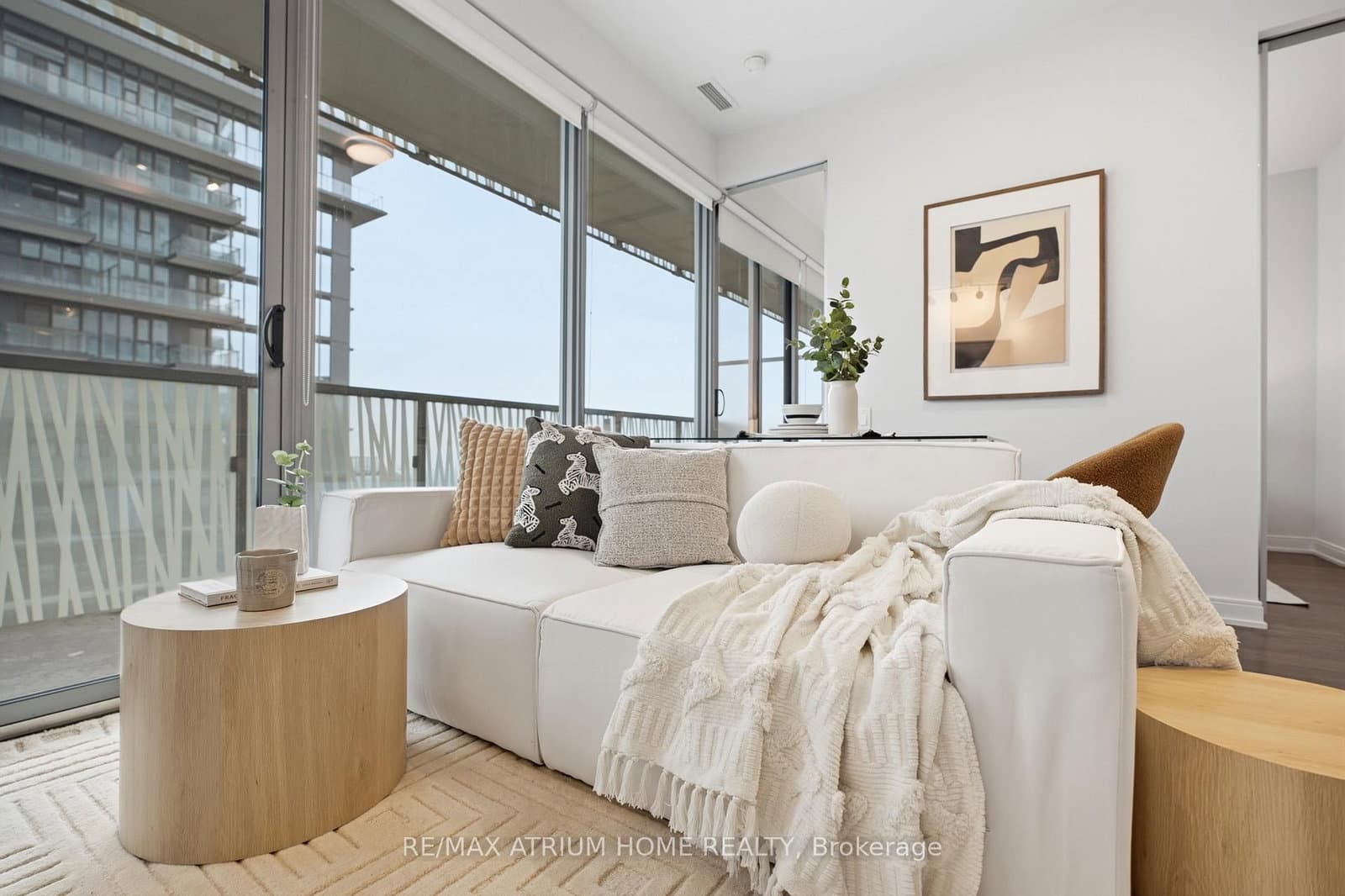 50 Charles Street E, Unit 4413 thumbnail 12