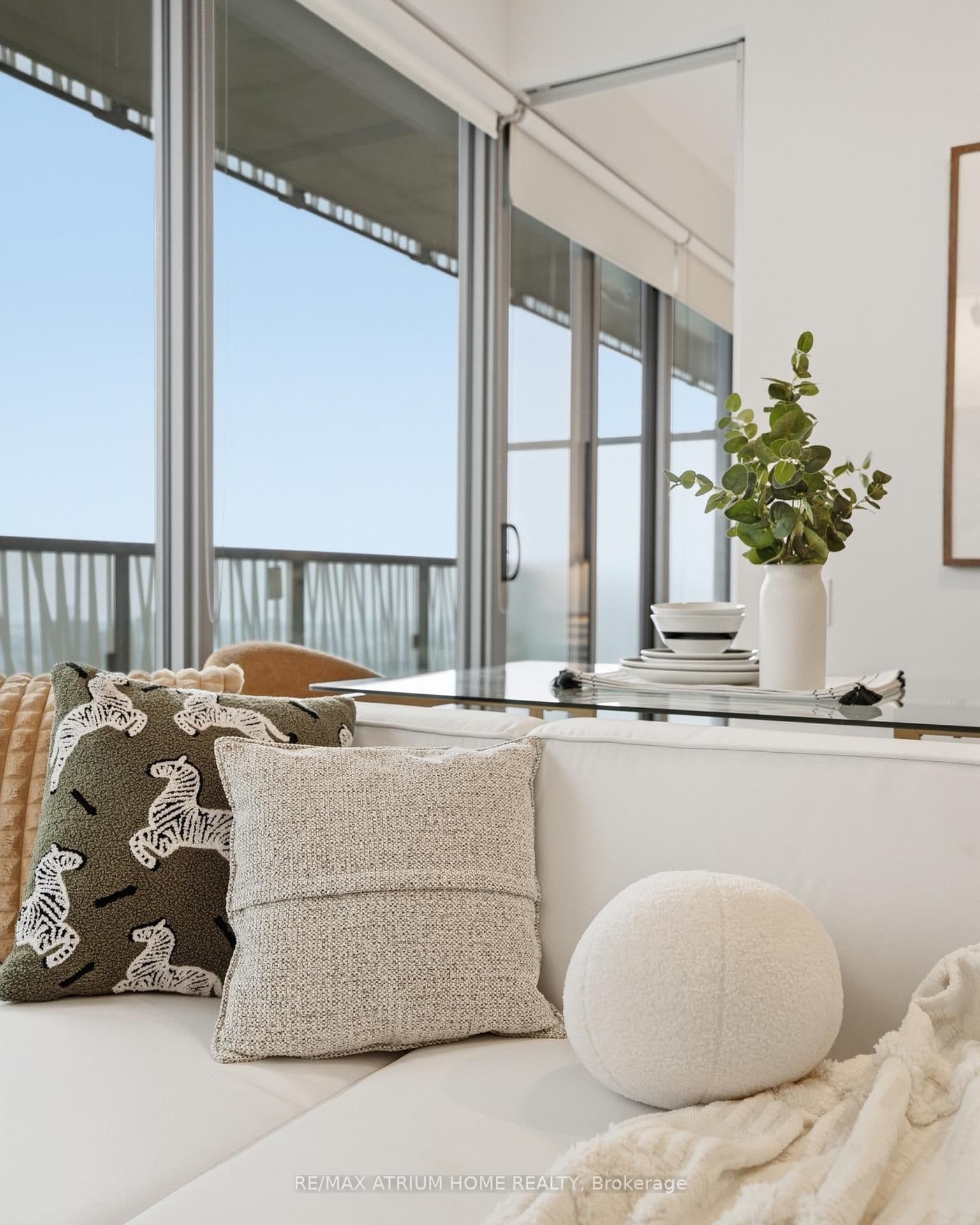 50 Charles Street E, Unit 4413 thumbnail 13