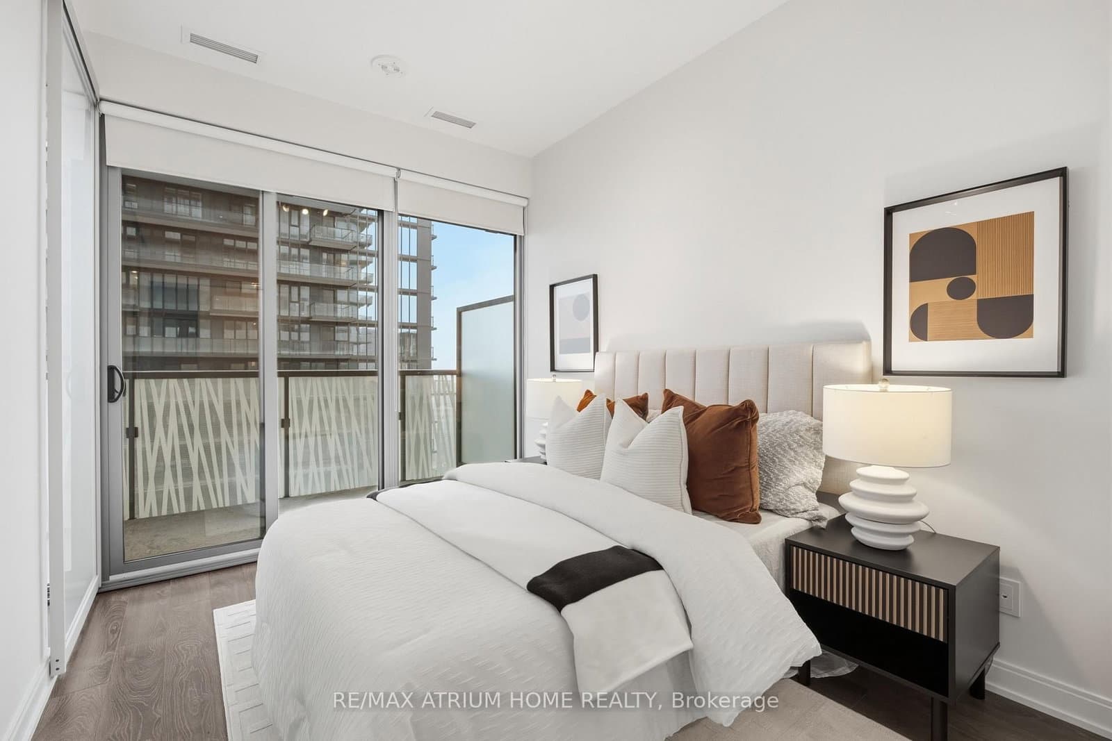 50 Charles Street E, Unit 4413 thumbnail 16