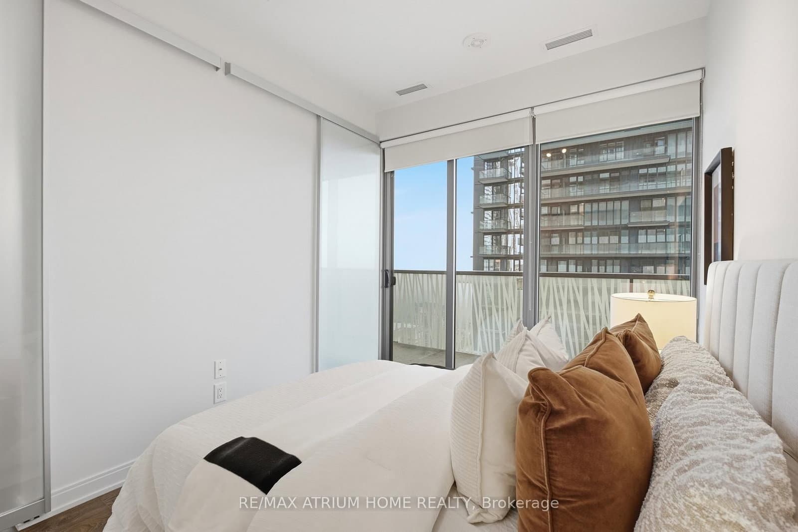 50 Charles Street E, Unit 4413 thumbnail 18