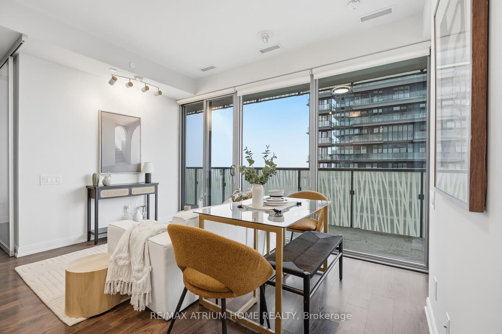 50 Charles Street E, Unit 4413 thumbnail 2