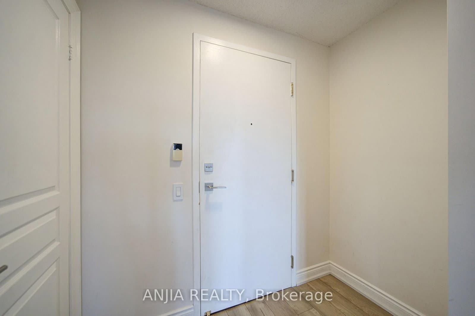 10 Northtown Way, Unit 1811 thumbnail 3