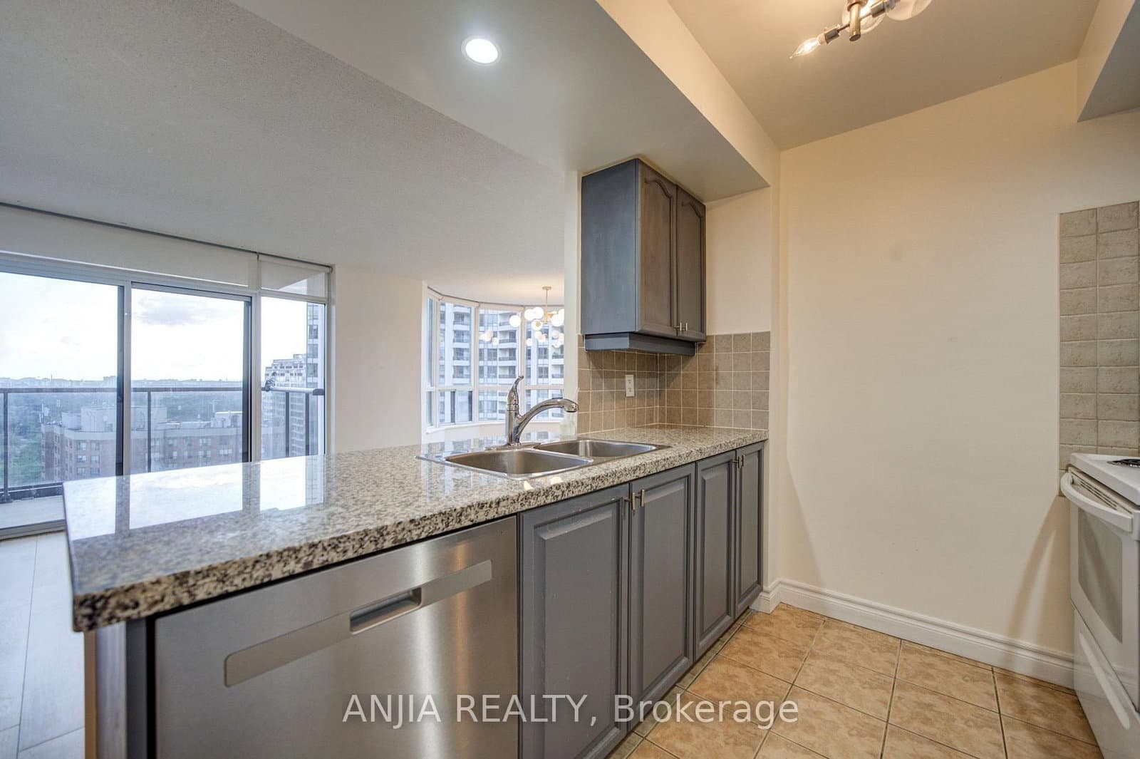 10 Northtown Way, Unit 1811 thumbnail 6